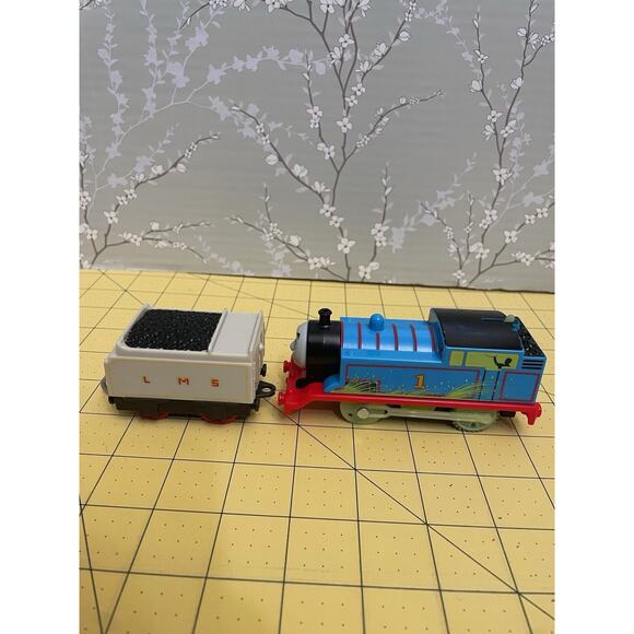 Thomas And Friends The Train Glow in Dark Trackmaster Tank Engine 2013 - Picture 4 of 8
